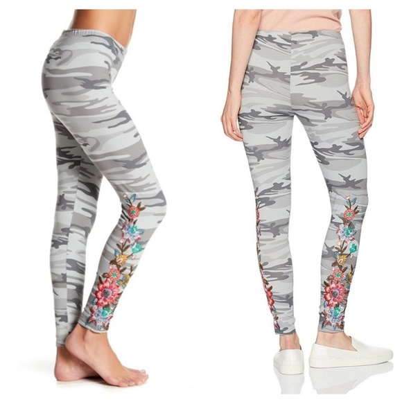 Johnny Was Pants - Johnny Was Gray Camo Embroidered Leggings | XL